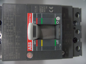 GABINETE SRN + INTERRUPTOR C/PLATINA ABB SRN4315067391K, IP40 400X300X150, TMAX XT1C 25A 3P, C/TERMINALES