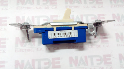 APAGADOR SENCILLO COOPER 1301V  DE PALANCA COLOR MARFIL/AZUL