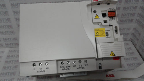 VARIADOR DE VELOCIDAD ABB ACS355-03E-46A2-2 15 HP 240V CAT3AUA0000058181