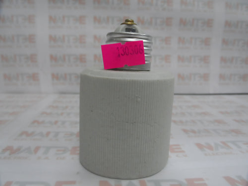 SOQUET ADAPTADOR PARA FOCO EAGLE 362 660 W. 250 V.  E26  A E40  ( SUPPLIER SP 2640 )..