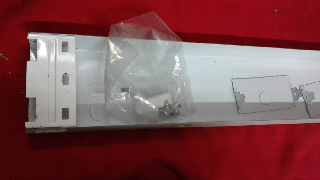 LUMINARIO INDUSTRIAL SUPRALUX MOD SLI-405-4-232 PANTALLA TROQUELADA Y PERFORADA