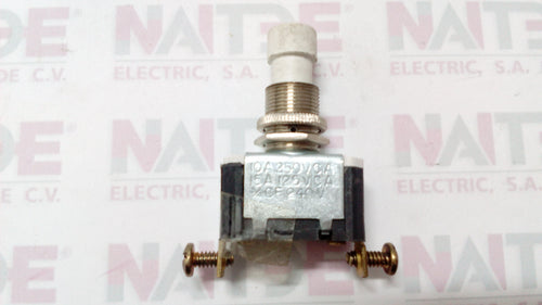 INTERRUPTOR ARROW HART 15A 12/24V15A 125V 1P1T 2 TORN SI-NO CAT 82600-P COLOR BLANCO